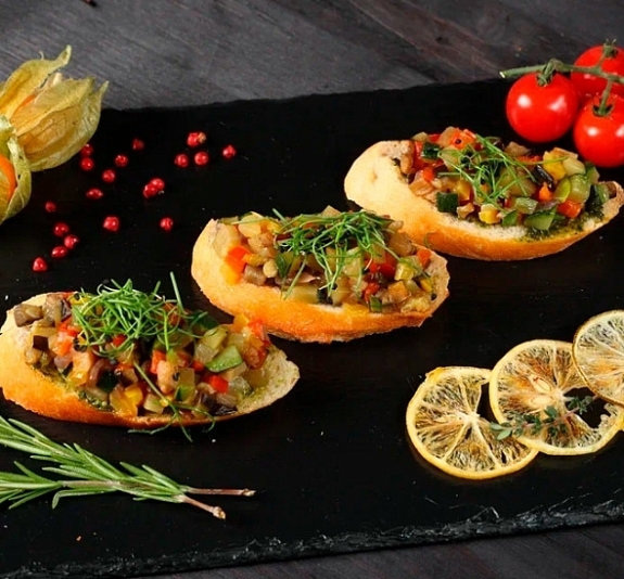 Брускетта с хумусом рис 3